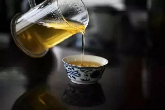 每天渴了只喝茶叶水，长期下来会发生怎样的变化？